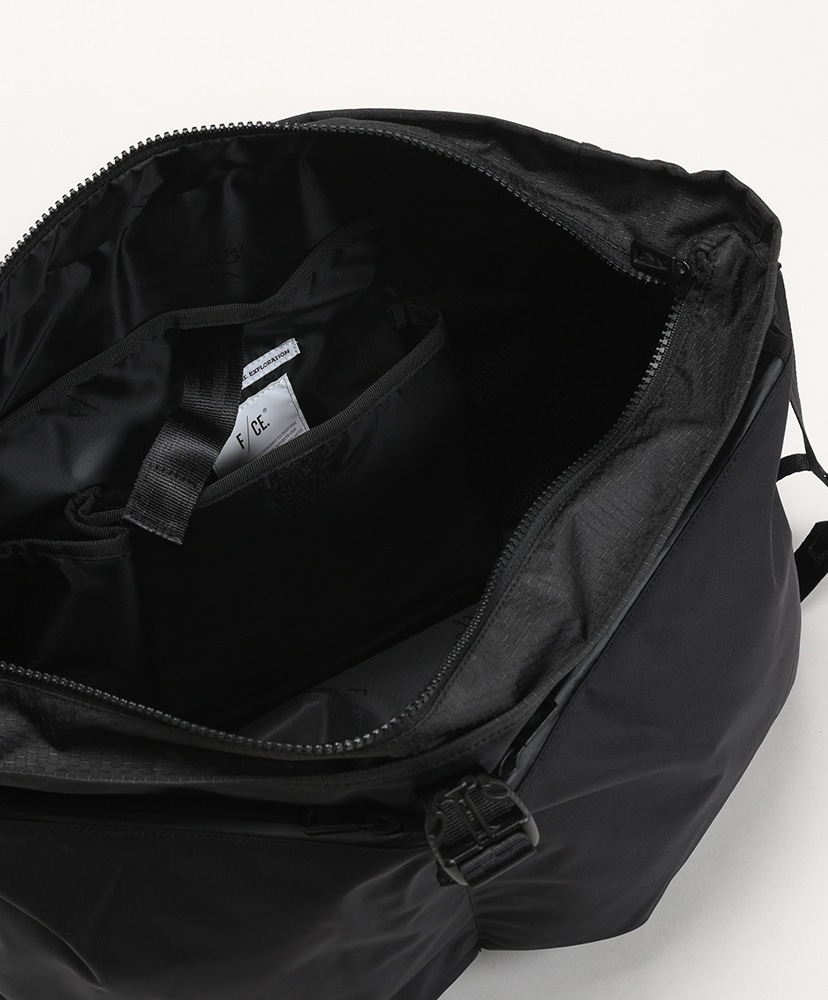 Lightweight Courier Shoulder Bag(F Black/ブラック): F/CE.