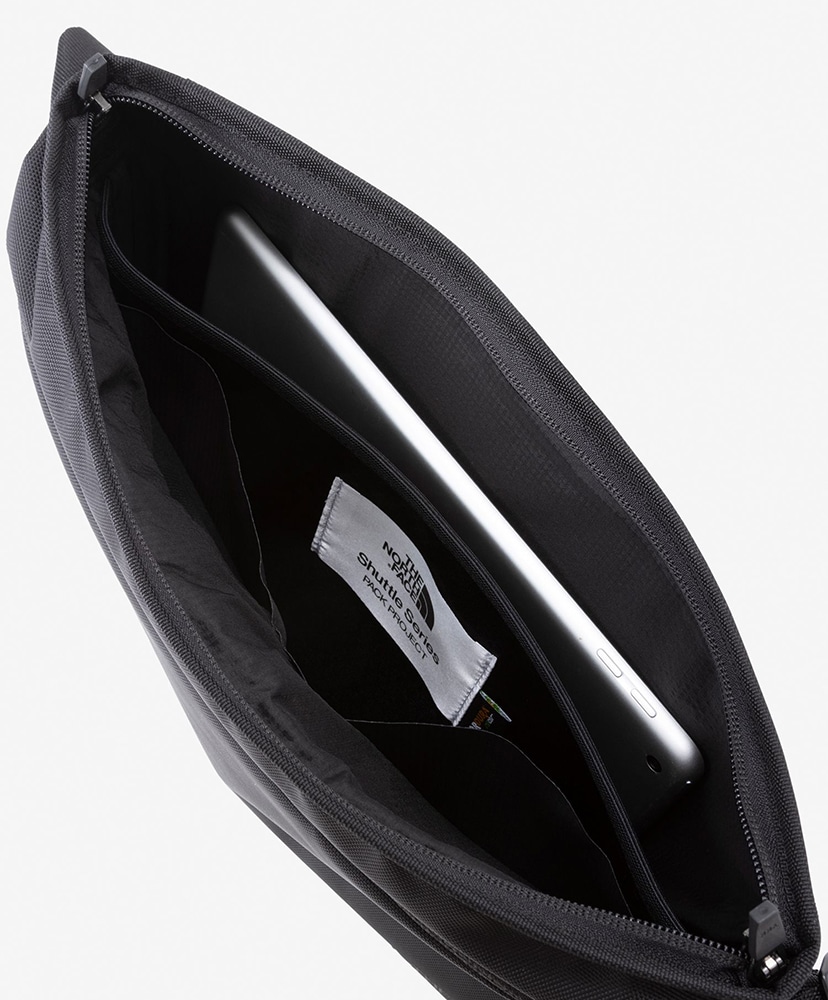 Shuttle Shoulder Pouch(ONE K/ブラック): THE NORTH FACE