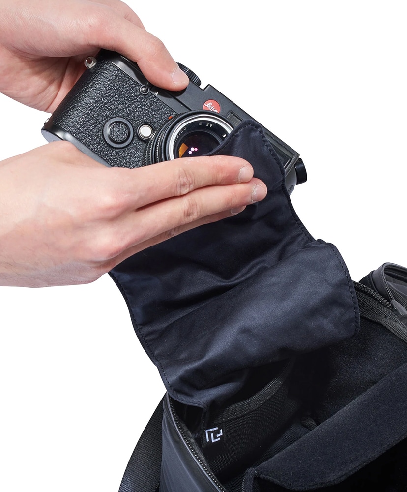 BLACK BEAUTY - CAMERA BAG Black/ブラック F