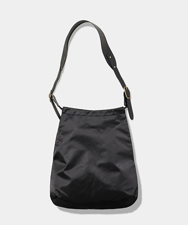 Triangle Shoulder / M / 66Ny