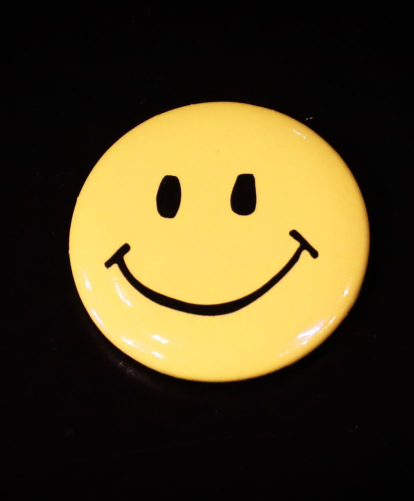 Pin Back Buttons Yellow Smile/イエロースマイル ONE