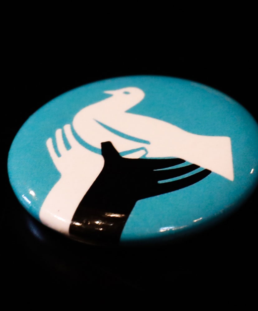 Pin Back Buttons Blue Hand/ブルーハンド ONE