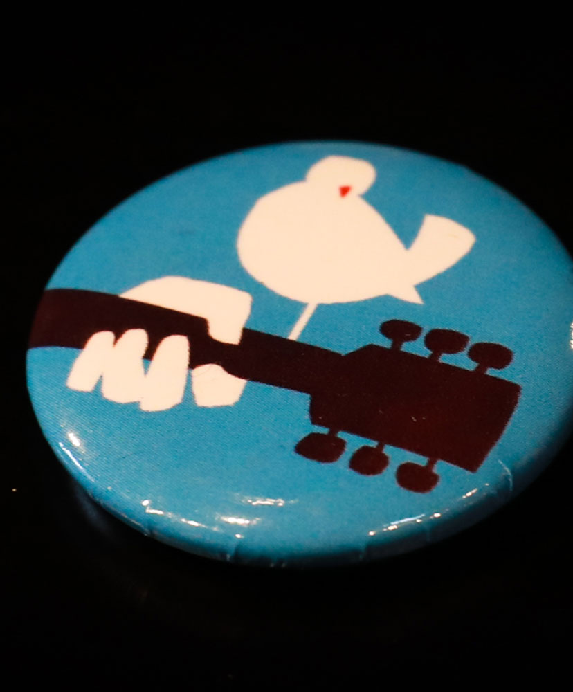 Pin Back Buttons Blue Guiter/ブルーギター ONE
