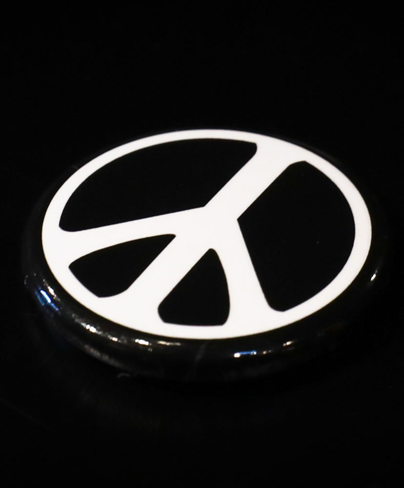 Pin Back Buttons Black Peace/ブラックピース ONE