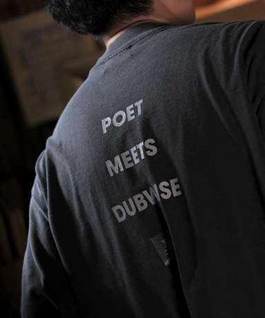 POET MEETS DUBWISE 25SS-PMD LOGO LOOSE FIT T-SHIRT [SHADOW/WHITE]