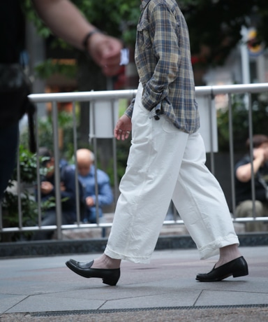 【Altuzarra】 Benフローラルコットンブレンドクロップトップ ドレープネックトップス｜PETAL ONLINE（ペタルオンライン）