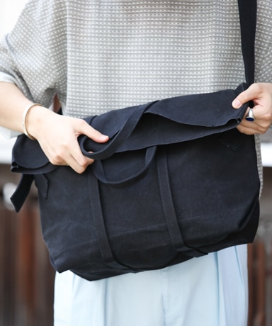 AMIACALVA 2way messenger bag (M) [Black]