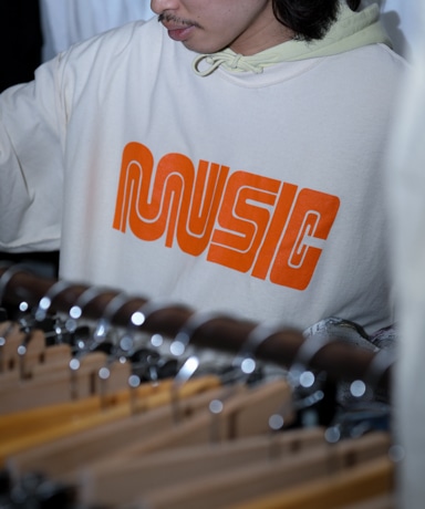 ISNESS MUSIC SP MUSIC L/S TEE [NATURAL]