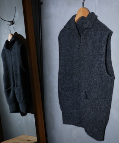 MAATEE&SONS CASHMERE 強圧縮ZIP VEST [CHARCOAL杢/NATURAL BROWN]