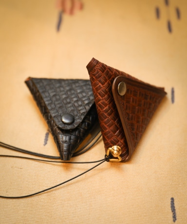 SEVEN BY SEVEN×Rooster King&Co.  LEATHER TRIANGLE COIN CASE