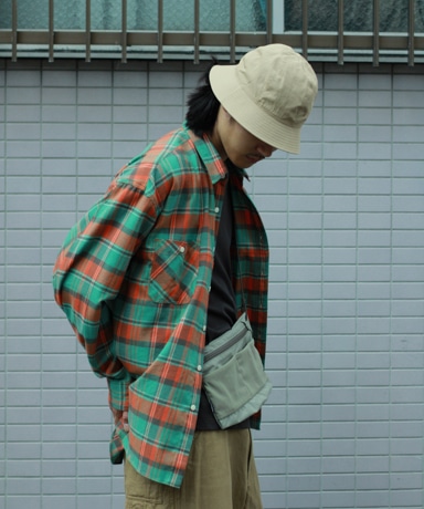 COMME des GARCONS holiday企画 Tシャツ PLAY COMME des GARCONS HOLIDAYemoji Tシャツ - メルカリ