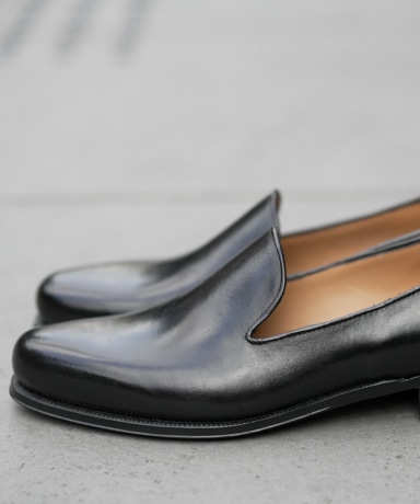 Le Yucca’s [レ ユッカス] シームレスホールカットローファー