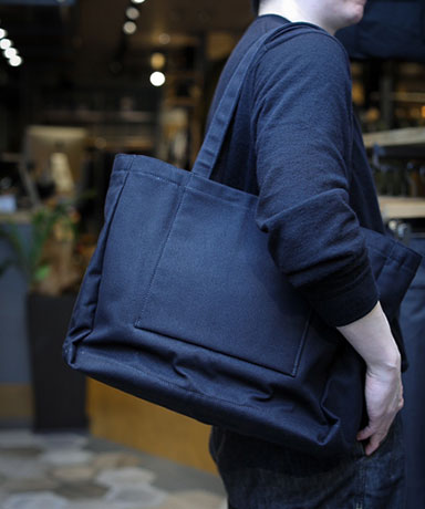 MAKR [Offset Tote]