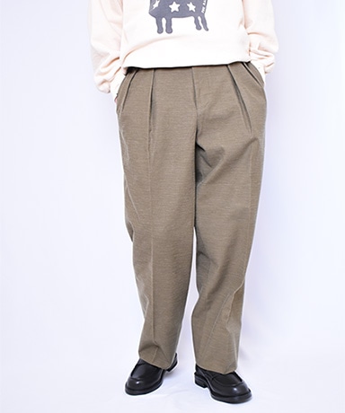 ベースがLaurence