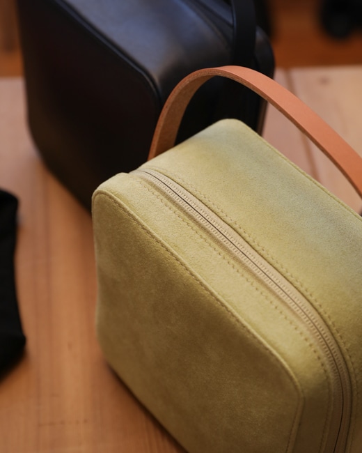 AURALEE× AETA Leather Small Travel Case
