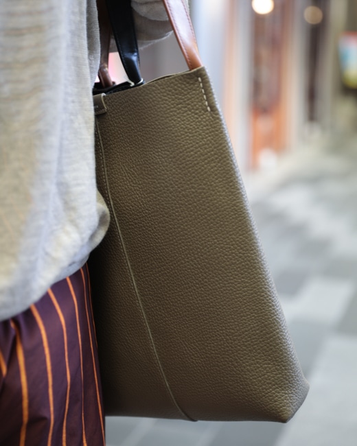 Hender Scheme Piano Shoulder Big [Black/Dark Brown/Taupe]