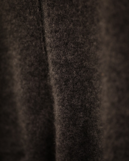 MAATEE&SONS CASHMERE 強圧縮ZIP VEST [CHARCOAL杢/NATURAL BROWN]