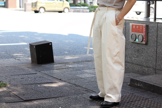 blurhms [ ブラームス ] BELTED CHINOS