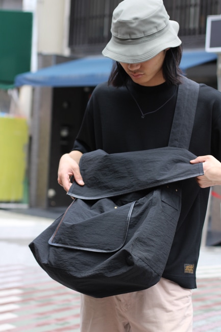バッグ texnh / NEWSPAPER BAG SHRINK-RENY NEWSPAPER / SHRINK-ReNY