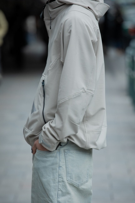 and wander[アンドワンダー] Light Stretch Shell Jacket
