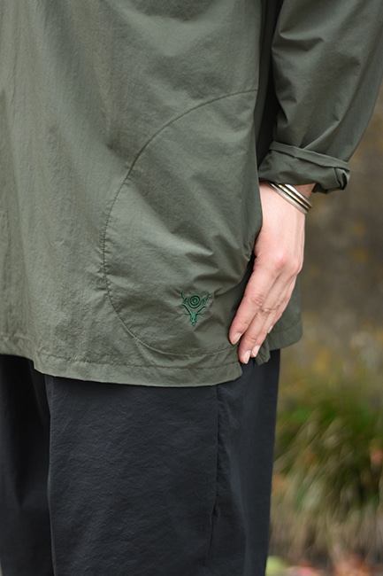 South2 West8/サウスツーウェストエイト】SS V Neck Shirt Nylon