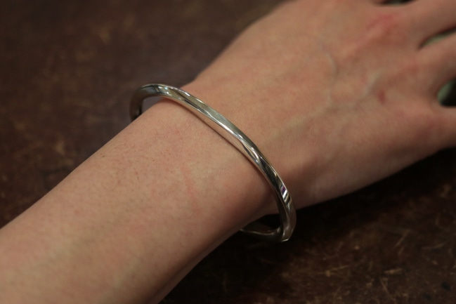 値下げは少しであれば可能ですブルーナボイン　accessory bangle